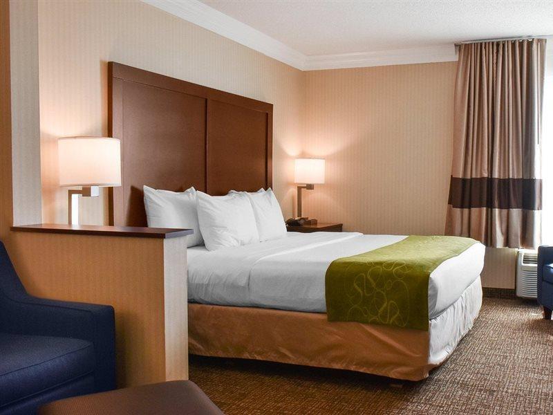 คอมฟอร์ต สวีท ดาวน์ทาวน์ คาร์ไลล์ Hotel ภายนอก รูปภาพ