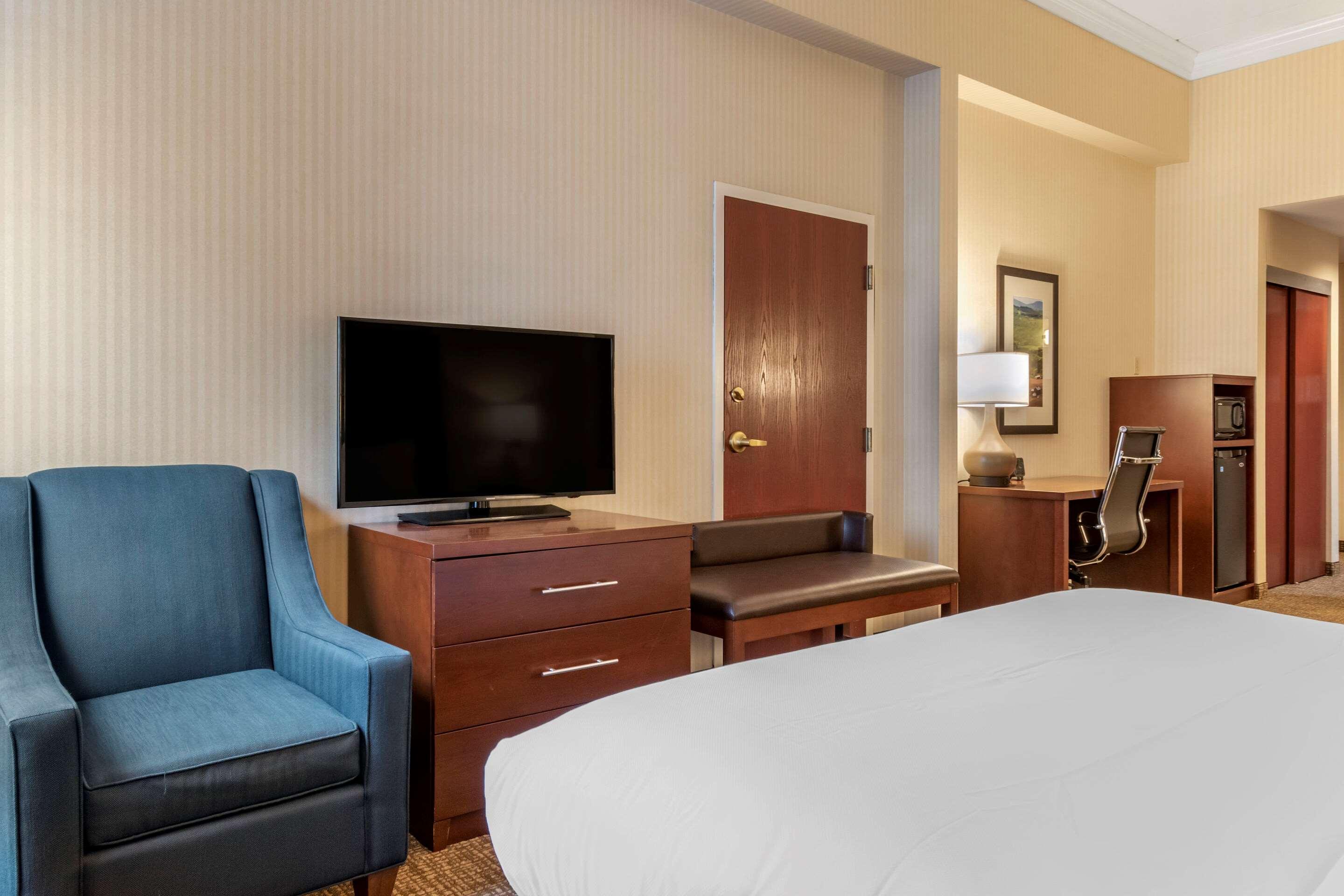 คอมฟอร์ต สวีท ดาวน์ทาวน์ คาร์ไลล์ Hotel ภายนอก รูปภาพ