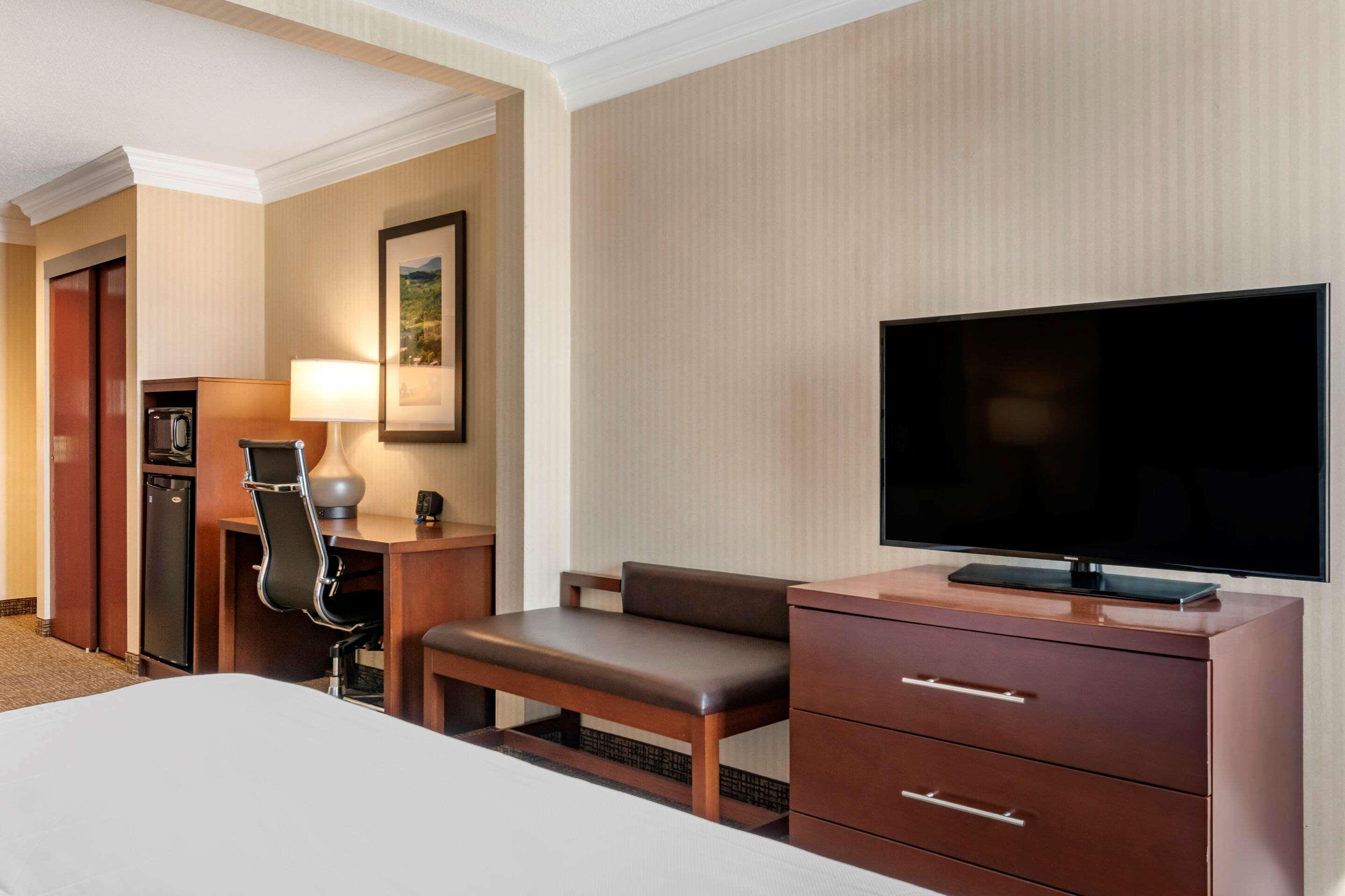 คอมฟอร์ต สวีท ดาวน์ทาวน์ คาร์ไลล์ Hotel ภายนอก รูปภาพ
