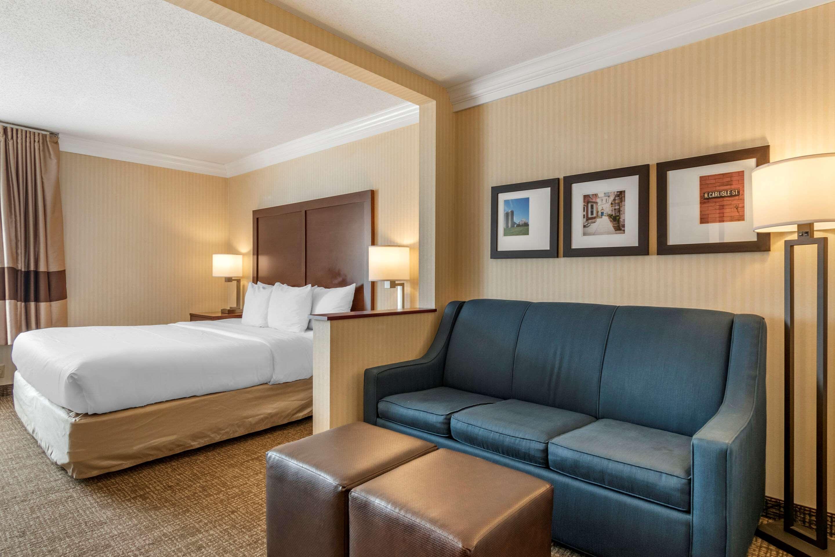 คอมฟอร์ต สวีท ดาวน์ทาวน์ คาร์ไลล์ Hotel ภายนอก รูปภาพ