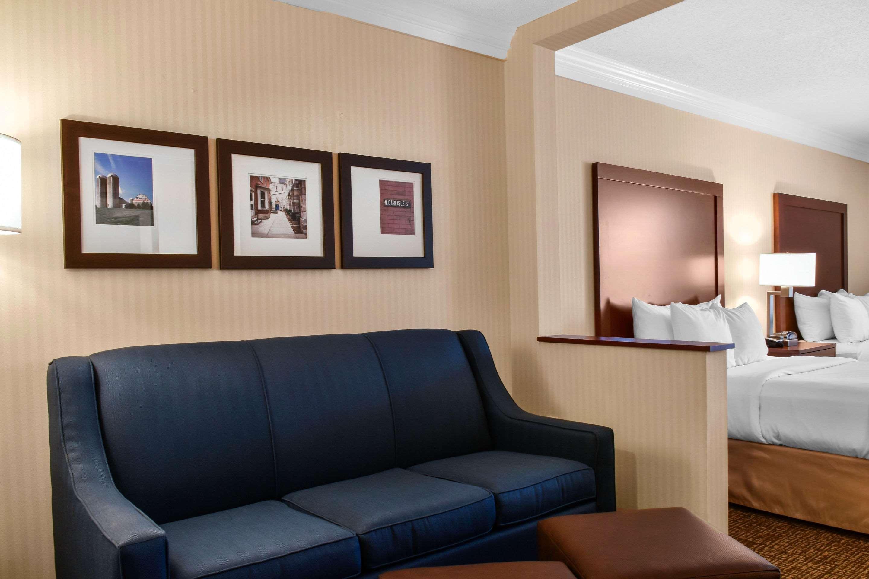 คอมฟอร์ต สวีท ดาวน์ทาวน์ คาร์ไลล์ Hotel ภายนอก รูปภาพ