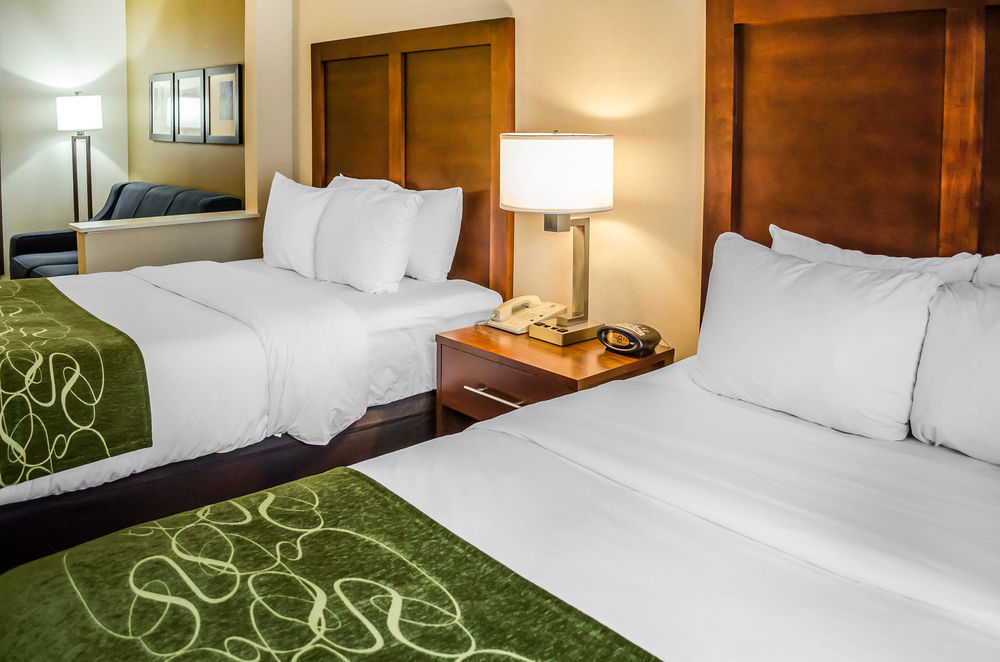 คอมฟอร์ต สวีท ดาวน์ทาวน์ คาร์ไลล์ Hotel ภายนอก รูปภาพ